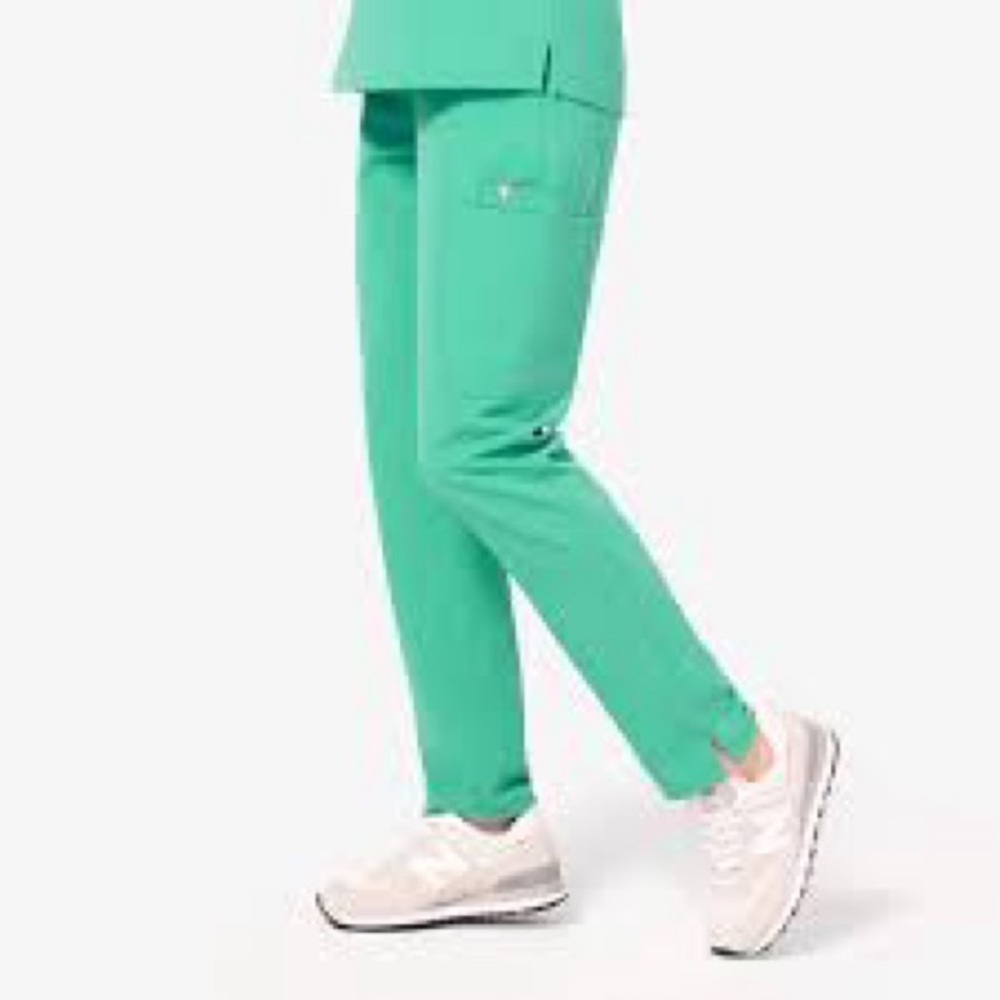 LIKE NEW Figs Technical Collection Yola Pants LIMITED EDITION SURGICAL GREEN